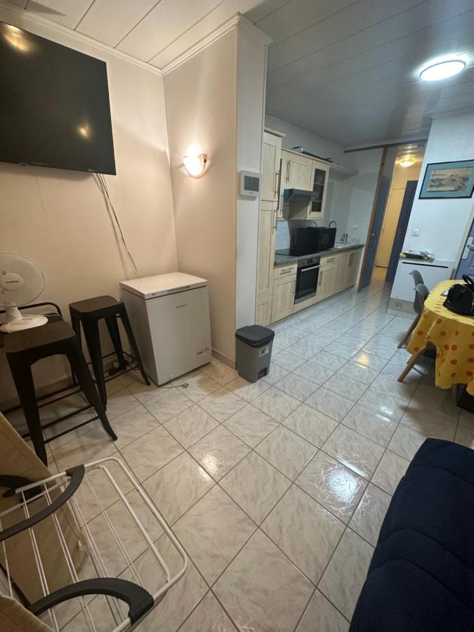 A La Semaine Ou Au Jour / Location Studio Meuble 30M² 라시오타 외부 사진